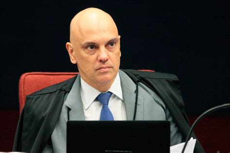 Merentissimo juiz alexandre de moraes, nossas gargantas estão louc.as para gritar : Alexandre de Moraes ia mandar prender Eduardo e Carlos ...