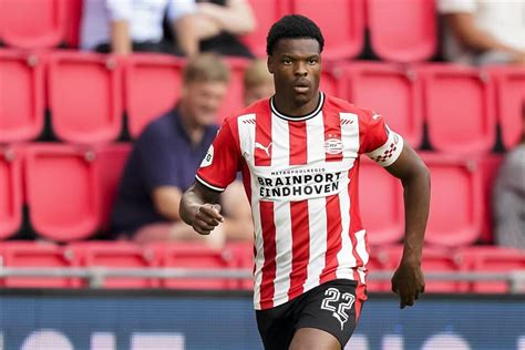 Denzel dumfries beats jadon sancho to a header in the nations league semiscredit: Denzel Dumfries blijft aanvoerder PSV, Pablo Rosario en ...