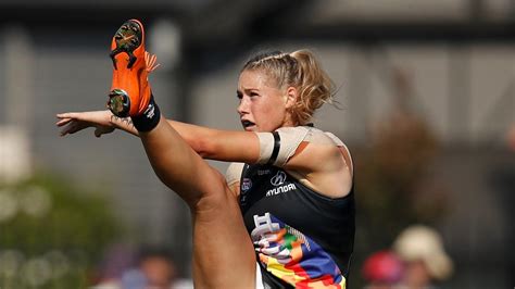 Tayla harris of the lions kicks the ball during the 2017 aflw grand final match between the brisbane lions and the adelaide crows at metricon stadium on march 25, 2017 in gold coast. Tayla Harris photo: Fierce reaction to Channel 7 ...