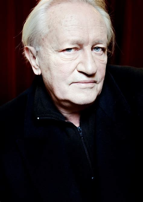 Sicuro e imprevedibile, è legato sentimentalmente al teatro, anche se ha lo stesso piacere a stare davanti alla cinepresa. Rencontre Télérama : Niels Arestrup - Théâtre du Rond-Point Paris