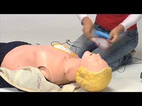 * bij de cursus 'reanimatie bij volwassenen' kan je gewoon aansluiten bij een praktijksessie ehbo bij volwassenen. Reanimatie en defibrillatie van een volwassene - YouTube