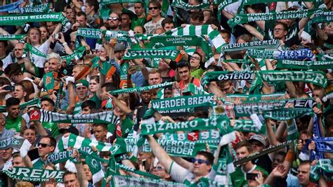 From bayern fans railing against racism to the moving tributes following fan deaths at dortmund and bundesliga clubs hannover 96, werder bremen, schalke 04 and 1860 munich are on the list of. Werder Bremen-Fans in Coronavirus-Krise: „Es ist doch nur ...