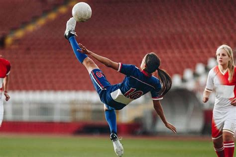 Sobre o contexto atual do futebol feminino no brasil. Futebol feminino no Brasil: destaques e desafios - AtletasNow