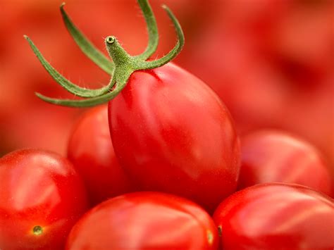 Tomato is a juicy, nutritious fruit commonly eaten as a vegetable, is see the table below for in depth analysis of nutrients: Windset Farms®Concerto® Grape Tomatoes - Windset Farms®