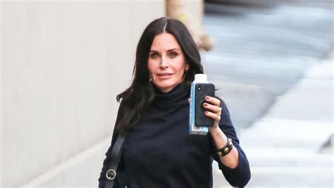 Jun 14, 2021 · ficzere andrea szerint sokan már egyébként is távozni akartak, csak bizonytalanok voltak a kilépés idejében. Már Courteney Cox is a TikTokon táncikál | 24.hu