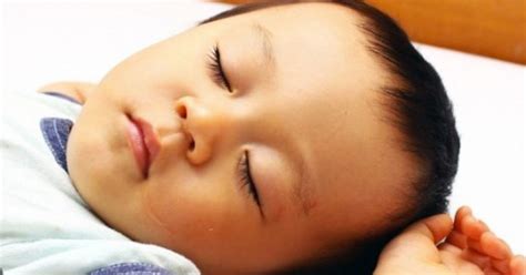 Suhu kamar yang tidak terlalu dingin dan tidak terlalu panas akan membuat bayi nyaman dan mudah tidur. Lagi Awal Ajar Lagi Mudah. Latih Anak Tidur Sendiri Tanpa ...