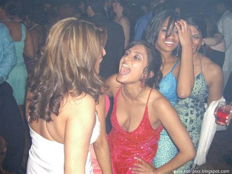 Rafal ikka ente ummachiyude thalayilum mudiyilum pathuke thadavi ente ummachiye kondu nannay kunna oomichukondirunnu. Sri Lankan Hot Girls: Sl Hot girls 11