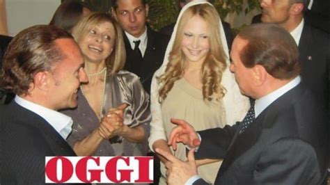 Nel 2009, la sua faccia era su tutti i giornali a causa della partecipazione di silvio berlusconi alla. Silvio Berlusconi: tutte le donne nella vita del Cavaliere