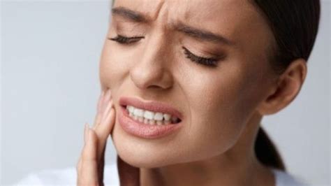 Langsung saja kita bahas bagaimana cara menghilangkan rasa sakit gigi yuk sobat, berikut ulasannya Cara Menghilangkan Sakit Gigi dalam 5 Menit, Salah Satunya ...