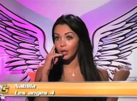 Au cours d'un épisode de la saison 5 des anges de la téléréalité, diffusé le 6 mars 2013, elle prononce la petite phrase, considérée comme « culte », qui lui apporte la notoriété30,31,32. Nabilla (Les Anges de la télé-réalité) : elle fait le buzz ...