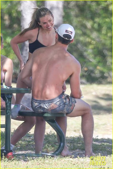 For the first time in his v8 supercar career james courtney will take the championship to an event he has won at. Hannah Brown & Tyler Cameron Do a Group Workout During a ...