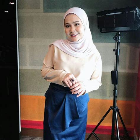 Pengalaman rare jadi penyampai radio suria fm. Serius cantik gil4 Cik Piah macam barbie d0ll.. " | Berita ...