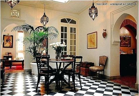 Veranda mit sofa im kolonialstil. Schrank Kolonialstil Wohnzimmer Check more at https ...
