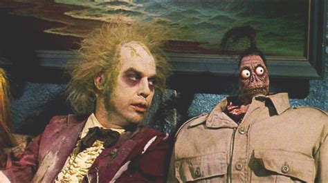 Uno dei più divertenti e spiritosi film del filone dei fantasmi. Beetlejuice - Spiritello porcello - Film, Trama ...