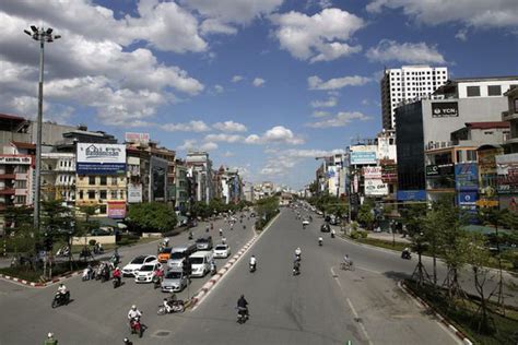 Nơi nóng mấy cũng chịu, không bật quạt vì sợ virus 'bay tứ tung'. Hôm nay là ngày nắng nóng đỉnh điểm ở Hà Nội | VTV.VN