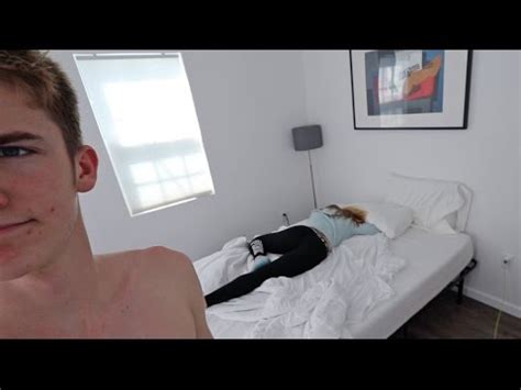 Waking up in the bed and starting to. THE BEST WAY TO WAKE UP YOUR GIRLFRIEND! - YouTube
