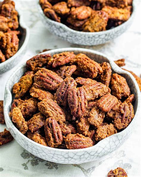 Clinical research published in the journal of nutrition found that eating a handful of pecans each day may help lower cholesterol levels similar to what is . How Many Calories In Handful Of Pecans : This Is What 200 ...