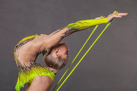 O exercício corporal predominante no aparelho corda é o salto. Ginástica Rítmica Corda Banco de Imagens e Fotos de Stock ...