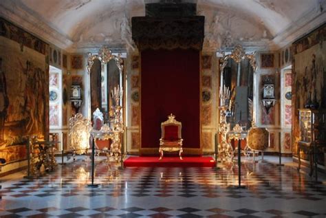 Slot rosenborg is een representatief slot in nederlandse renaissancestijl, gelegen in het stadspark kongens have (konings tuin) in het centrum van de deense hoofdstad kopenhagen. Schloss Rosenborg - Kopenhagen