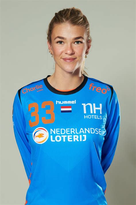 The best saves from the dutch handball goalkeeper tess wester compilationfollow me here: Tess Wester - Nationaal Handbalteam Dames