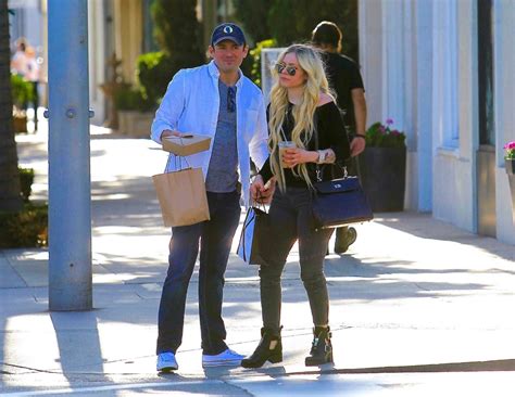 The pop star is dating musician pete jonas, people confirms. Avril Lavigne and boyfriend Phillip Sarofim: Out in Beverly Hills -06 | GotCeleb