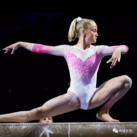 The athlete kept her spirits high as she cheered on her teammates and was seen jumping in the air while supporting suni, grace, and jordan during the balance beam event. 【重头戏】P&G全美锦标赛来了!（附赛程&名单）