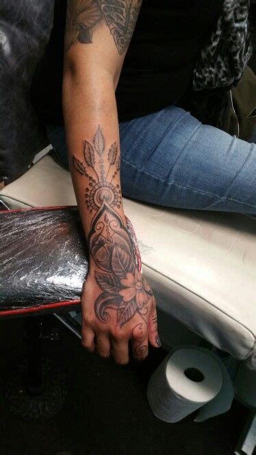 60 dreamcatcher tattoo designs 2017. Henna style tattoo, girly hand tattoo , flower tattoo ...