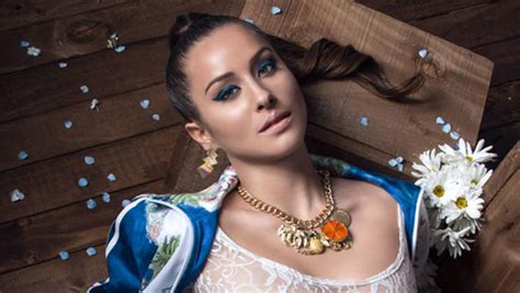Denise sofia rosenthal schalchli born november 8 1989 in santiago chile known professionally as denise rosenthal or by her stage name dniss is a chile. Denise Rosenthal se juntó con fan que la invitó a comer ...