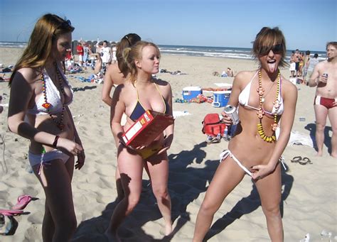 Four college girls hold up a restaurant in order to fund their spring break vacation. Spring Break Girlfriend Flashing Her Boobs At The Beach ...