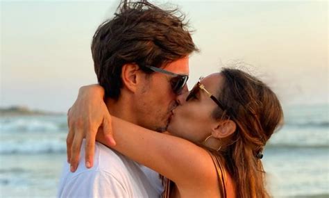 324,535 likes · 34,823 talking about this. El tierno mensaje de Roberto García a Pampita en su ...