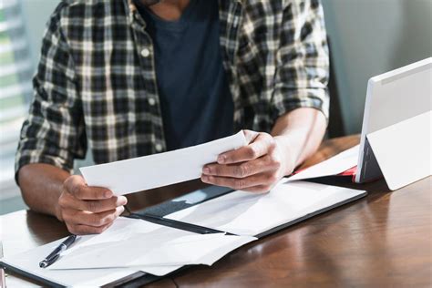 Ob sich das ummelden eines alten autos zum oldtimer rentiert, hängt vom fahrzeug und von der größe des motors ab. Adressänderung beim Finanzamt: Wer ist nach dem Umzug ...
