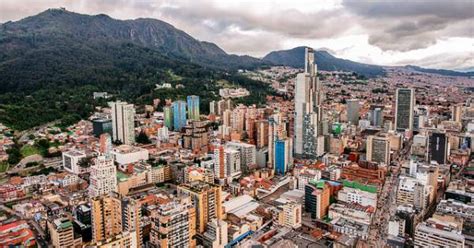 Puede ser tanto un núcleo de pequeño tamaño y pocos habitantes (aldea, pueblo). La localidad más grande de Bogotá no presenta contagios ...