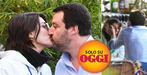 A quel punto eleonora giorgi ha ribadito: Matteo Salvini bacia Elisa Isoardi… a pesce palla ...