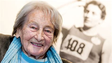 She won the gold medal for javelin at the 1952 summer olympics, and the silver medal in the 1960. Černý den pro český sport. Zemřela legendární atletka Dana ...