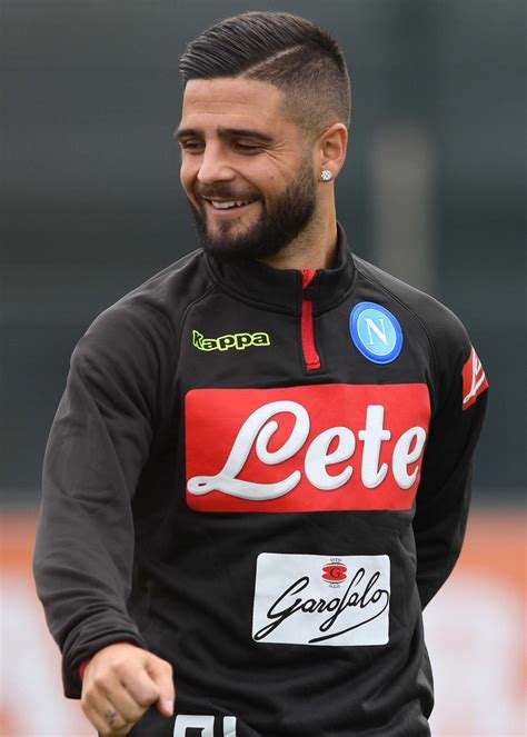 Traducir insigne significado insigne traducción de insigne sinónimos de información sobre insigne en el diccionario y enciclopedia en línea gratuito. Insigne: "Non ho scelto Raiola per andare via, ma se ...