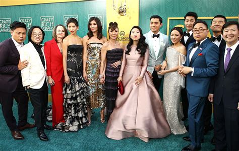 Podres de ricos (crazy rich asians), dirigido por john m. Glamour asiático: o tapete vermelho de "Podres de Ricos ...