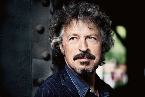 Wolfgang niedecken kann seinen gefühlen und gedanken nicht nur in musikalischer form ausdruck verleihen, er ist ein lyrischer allrounder, der mittlerweile drei bücher geschrieben und veröffentlicht hat. Wolfgang Niedecken erhält 1Live-Ehrenkrone