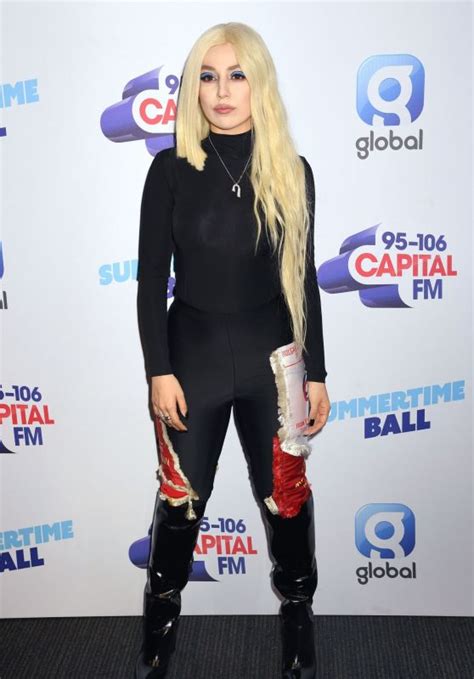 Muzik 4 weeks ago dengar intro je dah gempak tunjuk bakat menyanyi, ramai terpegun dengar suara merdu diana danielle! Ava Max - 2019 Capital FM Summertime Ball in London ...