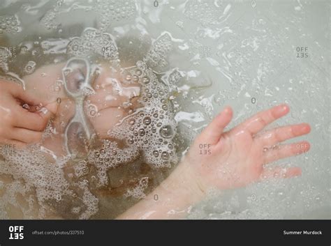 Gabriela espinosa admitted drowning the boy after a traffic stop, police said. Girl submerged in tub water stock photo - OFFSET