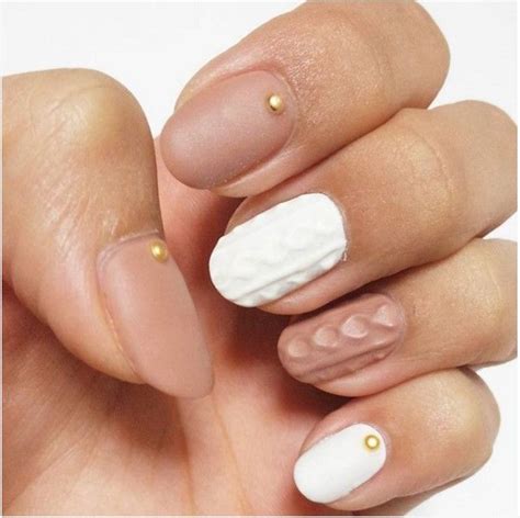 Cable knit sweaters are a must for winter, and now trendsetters have shown the possibilities of mimicking the pattern on your nails. Cozy Cable Knit Sweater Nail Arts Are Taking The Internet ...