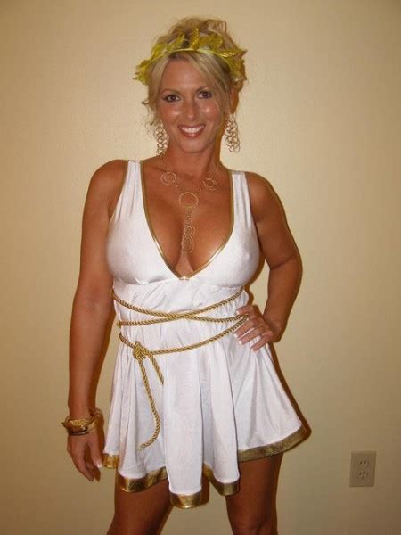 How do we know they're the hottest? This Perfect MILF Is Single And Ready For Some Fun ...