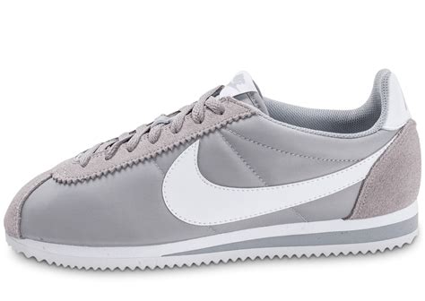 That is the backbone of the nike family. Nike Cortez Nylon gris - Chaussures Baskets homme - Chausport