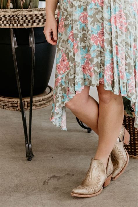 Ariat boots fit true to us standard sizing, meaning you should simply order what you normally wear (or which size appears most in your closet). Ariat Dixon Bootie in Distressed Gold | Comfort wear ...