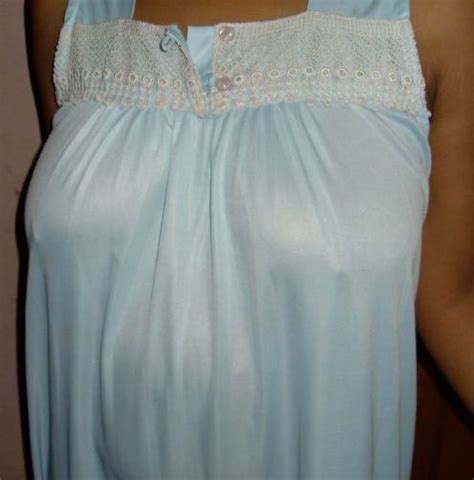 .rumah tante ratna eps 1 menunggu berondong, tante cantik tersipu malu tukang urut salah pengang, sampai gumoh tri suaka di kerjain mami sisca mellyana, pria ini kepergok berhubungan seksual. TANTE STW: September 2011