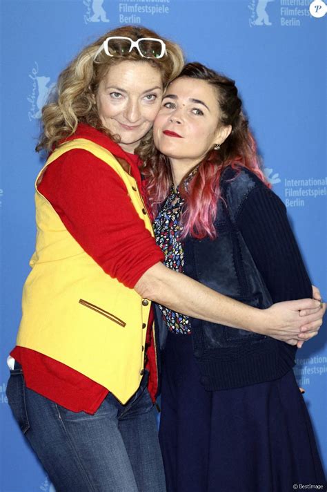 C'est à 28 ans seulement qu'elle commence à pratiquer le théâtre. Corinne Masiero et Blanche Gardin au photocall du film ...