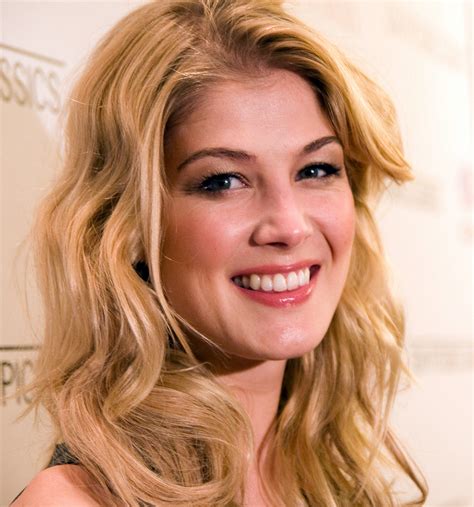 While we are talking about her performances and the actress as a whole, we want to now take you on a ride through a rosamund pike was on born 27 january in the year, 1979. Rosamund Pike - Wikipedia, wolna encyklopedia