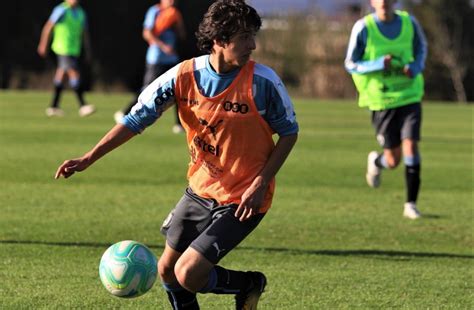 En el segundo tiempo arrinconó a la tricolor que permitió centros al área que pusieron en riesgo la ventaja. Sub-15 | Partidos ante Argentina - AUF