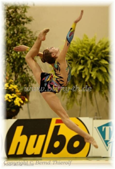 Cynthia yazmin valdez es una gimnasta tapatía que más que resaltar en los juegos panamericanos de guadalajara esta brillando, y no solo por su destacada participación, hasta el momento conquistando dos medallas de plata y una de oro. Cinthia Jazmín Valdez Cyntia Valdez La bella gimnasta mexicana