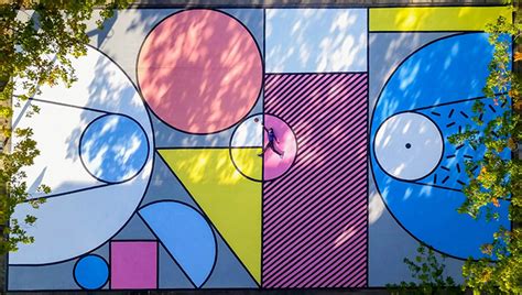 Toen ze enkele jaren geleden geen mooi behangpapier vond, maakte ze zelf een muurschildering in de kinderkamer. Katrien Vanderlinden Revamps Basketball Court in Belgium ...