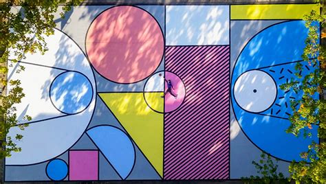 Toen ze enkele jaren geleden geen mooi behangpapier vond, maakte ze zelf een muurschildering in de kinderkamer. Katrien Vanderlinden Revamps Basketball Court in Belgium ...